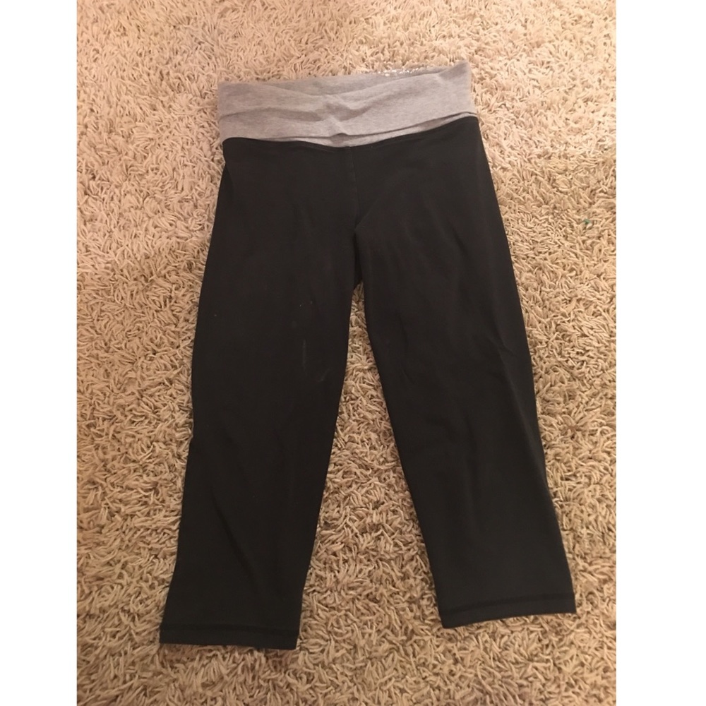 Black cropped VS leggings